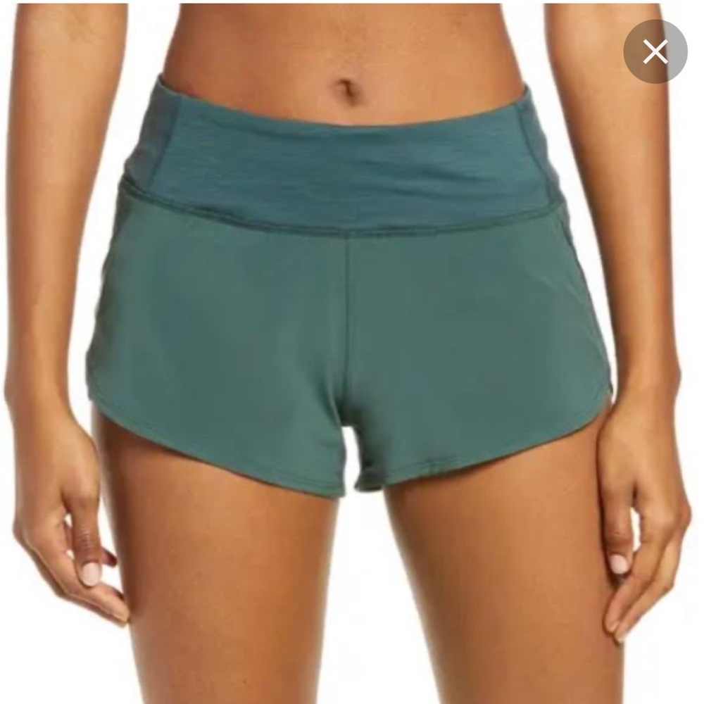 OUTDOOR VOICES GREEN HUDSON SHORTS, SIZE SMALL. 2.5” inseam
